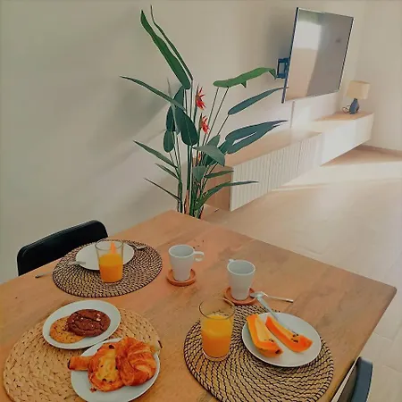 Sunset Bastián, Junto A La Costa