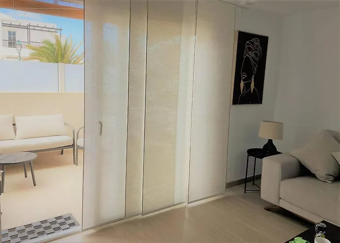 Sunset Bastian, Junto A La Costa *