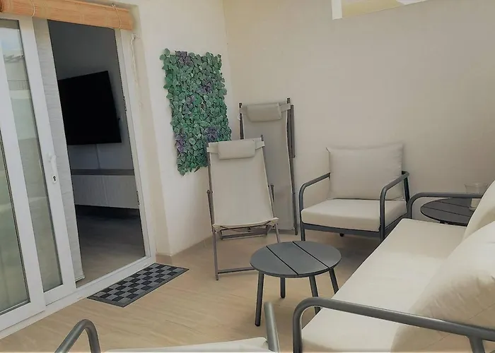 Sunset Bastian, Junto A La Costa *