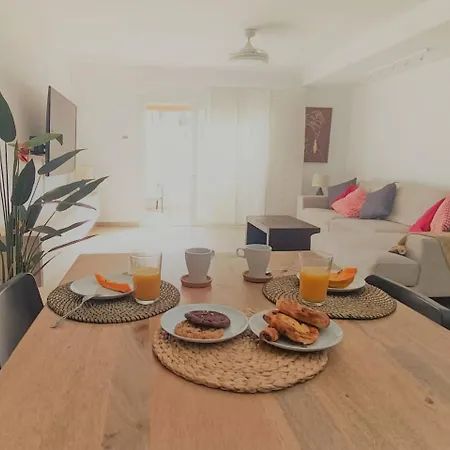 Sunset Bastián, Junto A La Costa *